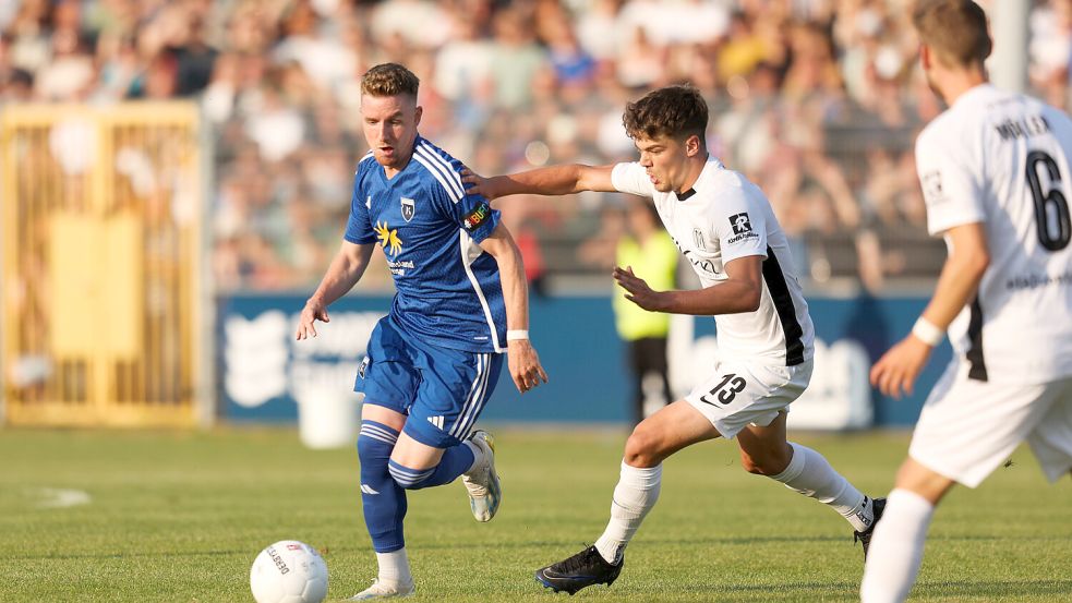 Kickers Emden (links Tobias Steffen) und der SV Meppen gehören sicher zu den Mitfavoriten. Foto: Doden/Emden