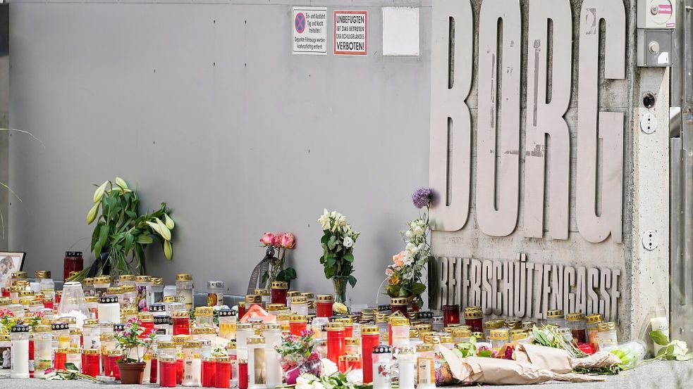 Österreich will als Konsequenz aus dem Amoklauf das Waffenrecht verschärfen. Foto: Darko Bandic/AP/dpa