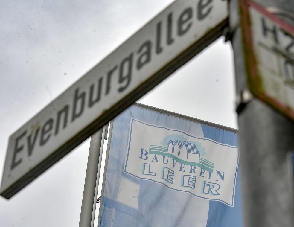 In der Evenburgallee hat der Bauverein Leer zahlreiche Gebäude. Foto: Klaus Ortgies/Archiv