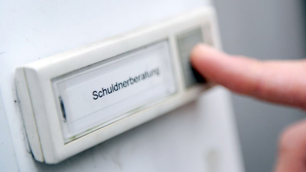 Menschen, die Hilfe einer Schuldnerberatungsstelle in Anspruch nahmen, waren 2024 durchschnittlich mit 32.976 Euro verschuldet (Symbolbild) Foto: picture alliance/dpa