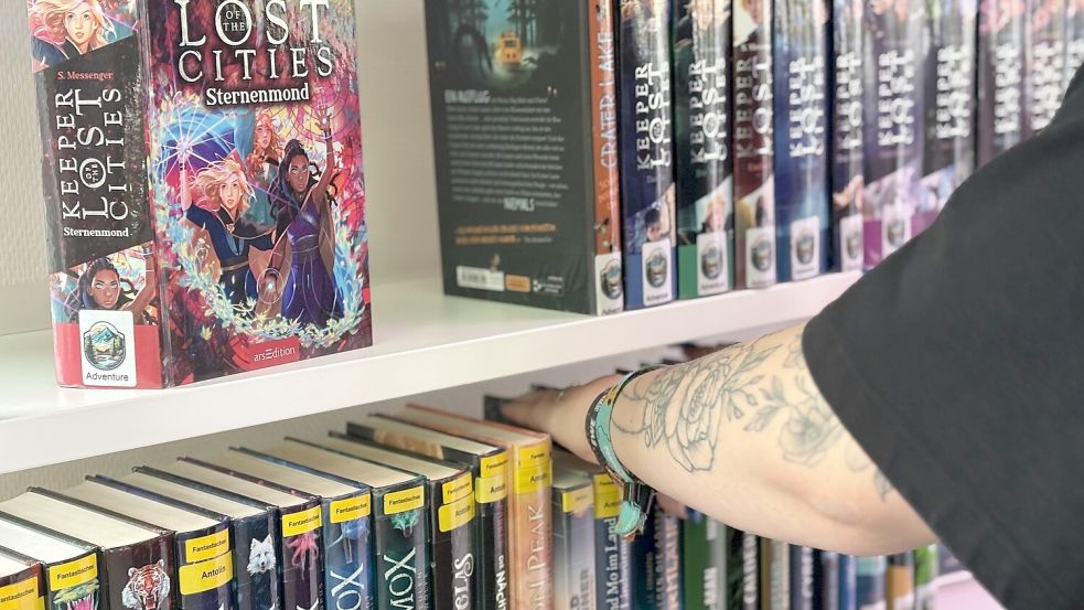Bücher behaupten sich als eine beliebte Freizeitaktivität bei Jugendlichen. Foto: Oliver Bär