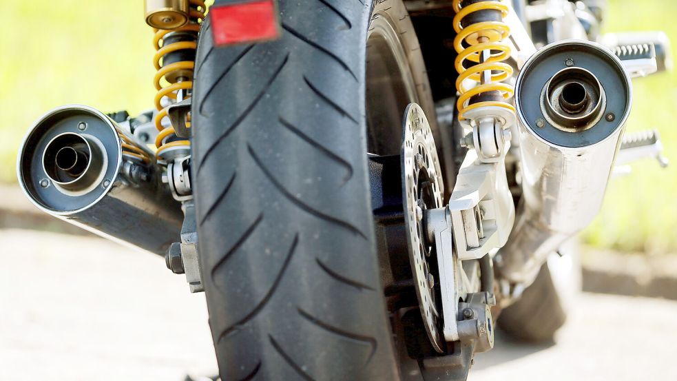 Der Motorradfahrer entzog sich der Polizeikontrolle. Symbolfoto: Oliver Berg/dpa