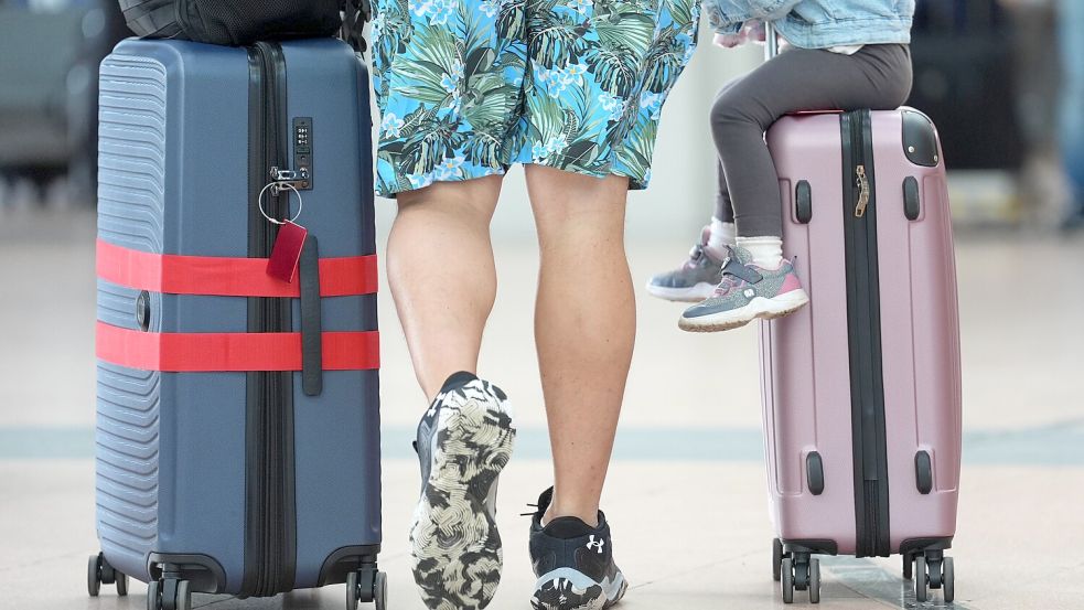 Bald werden wieder die Koffer gepackt: Für viele steht der große Sommerurlaub bevor. Foto: dpa/Marcus Brandt