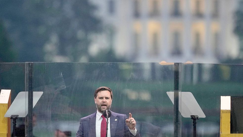 Vizepräsident Vance ruft die Amerikaner auf, darauf zu vertrauen, dass Trump bei seiner Nahost-Politik von den Interessen der amerikanischen Bevölkerung geleitet wird. (Archivbild) Foto: Julia Demaree Nikhinson/AP/dpa