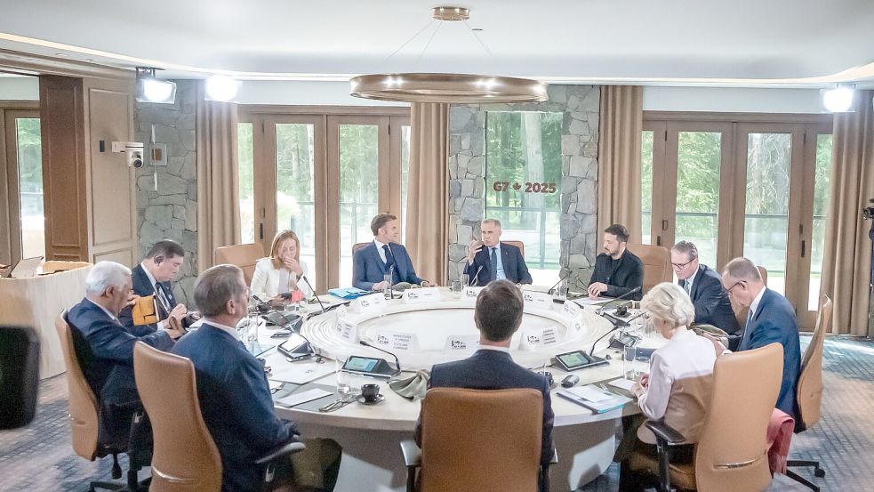 Mit Selenskyj, aber ohne Trump: Der G7-Gipfel nach der Abreise des US-Präsidenten. Foto: Michael Kappeler/dpa POOL/dpa