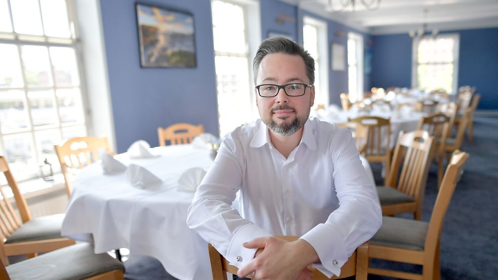 Erst kürzlich berichtete diese Zeitung im Rahmen der Genuss-Serie vom Restaurant zur Waage in Leer. Der Koch und Betreiber Mario Brüggemann ist Gastronom mit Leib und Seele. Foto: Klaus Ortgies