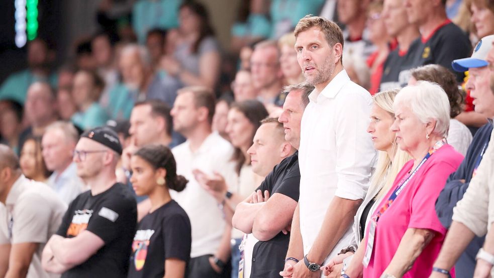 Dirk Nowitzki verbrachte seinen Geburtstag beim Basketball. Foto: Christian Charisius/dpa