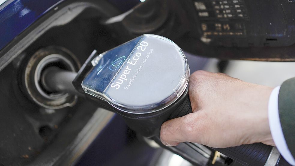 Die neue E20-Kraftstoff wird in Zukunft immer öfter an Tankstellen zu sehen sein. Foto: dpa/Uwe Anspach