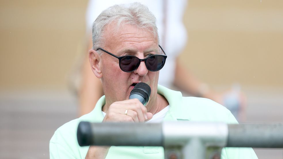 Johannes Poppen fungierte gegen Jeddeloh wieder als Stadionsprecher. Foto: Doden/Emden