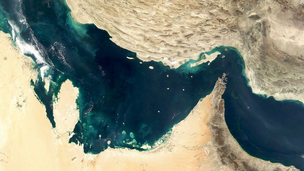 Bedeutender Seeweg für Öltanker: die Straße von Hormus. Foto: -/The Visible Earth/NASA/dpa
