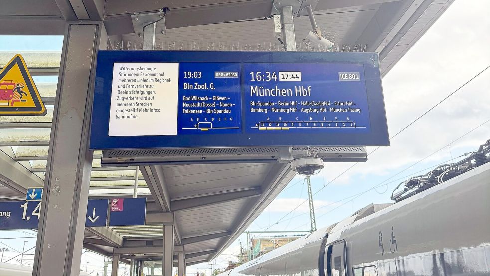 Die wichtige Bahnstrecke zwischen Berlin und Hamburg wurde gesperrt. Foto: Silke Brüggemeier/dpa