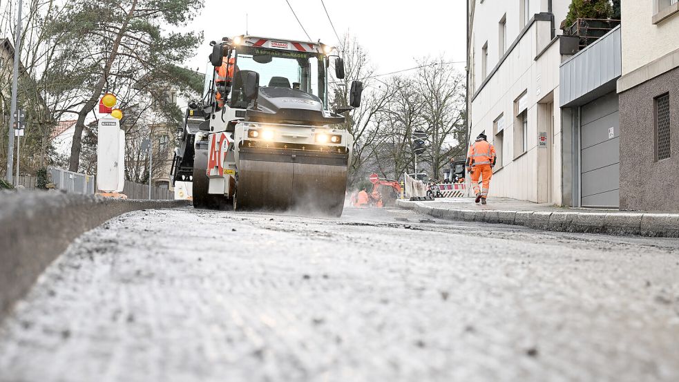Milliarden sollen nach dem Willen der Bundesregierung in die Infrastruktur fließen. Aber es muss nicht nur gebaut, sondern auch geregelt werden. Foto: dpa/Bernd Weißbrod