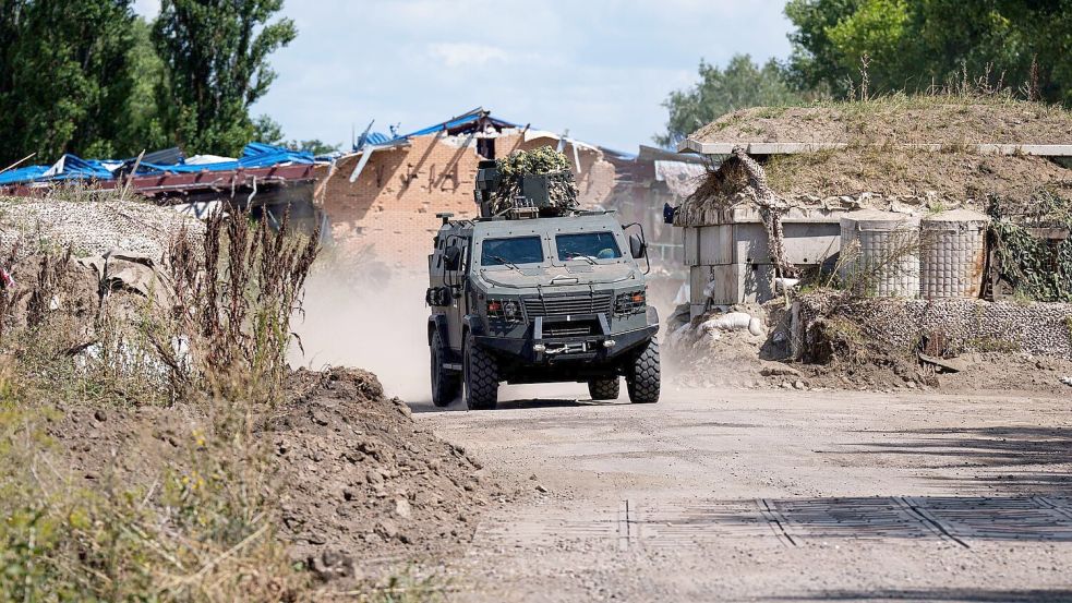 Auch in der Region Sumy greift Russland immer wieder an. Foto: Evgeniy Maloletka/AP/dpa