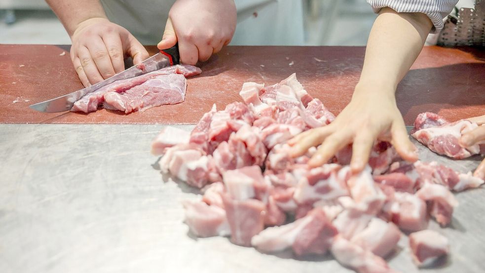 Fleisch in Nordfrankreich ist mit dem Bakterium Escherichia coli verunreinigt und sorgt für Krankheitsfälle. Foto: dpa/Jan Woitas