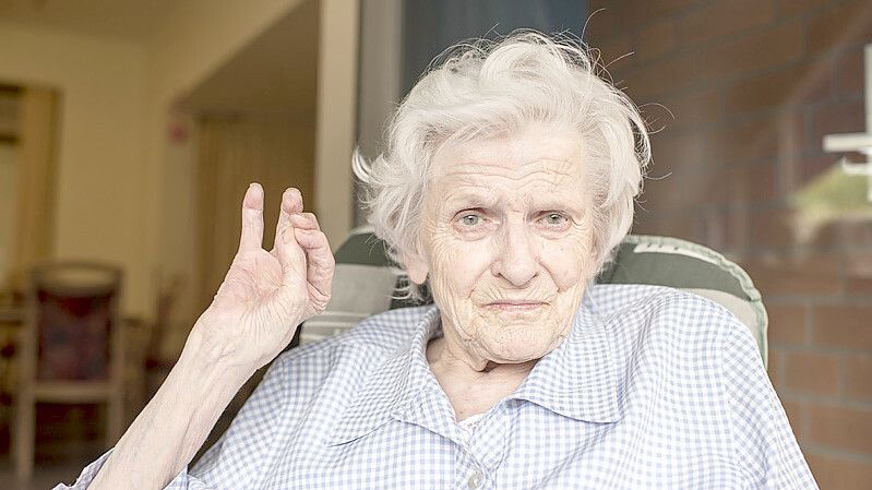 Menschen, die an Alzheimer-Demenz erkranken, leben zunehmend in ihrer eigenen Welt. Foto: Joanna Nottebrock
