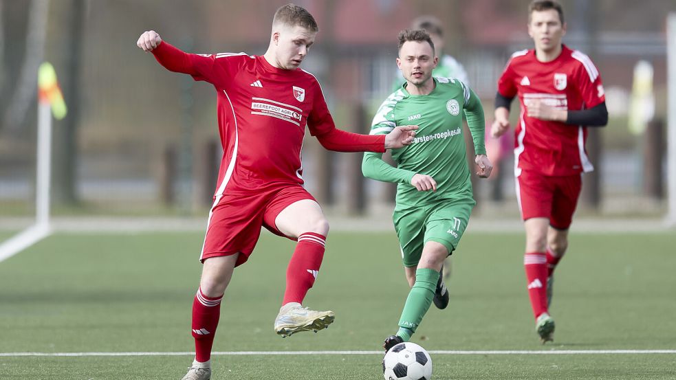 Jannik Schoon (links) verlässt den SV Nortmoor und wechselt zu SuS Steenfelde. Foto: Doden, Emden