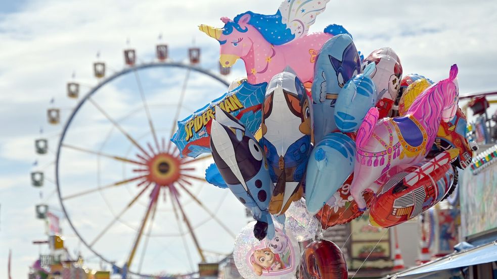 Die „kleine Wiesn“ soll nächstes Jahr eine Woche länger dauern (Archivbild). Foto: Niklas Treppner/dpa