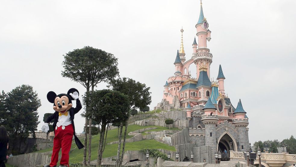In einem rätselhaften Fall um eine wohl vorgetäuschte Kinderhochzeit im Disneyland Paris ermittelt die französische Justiz. (Archivbild) Foto: Francois Mori/AP/dpa
