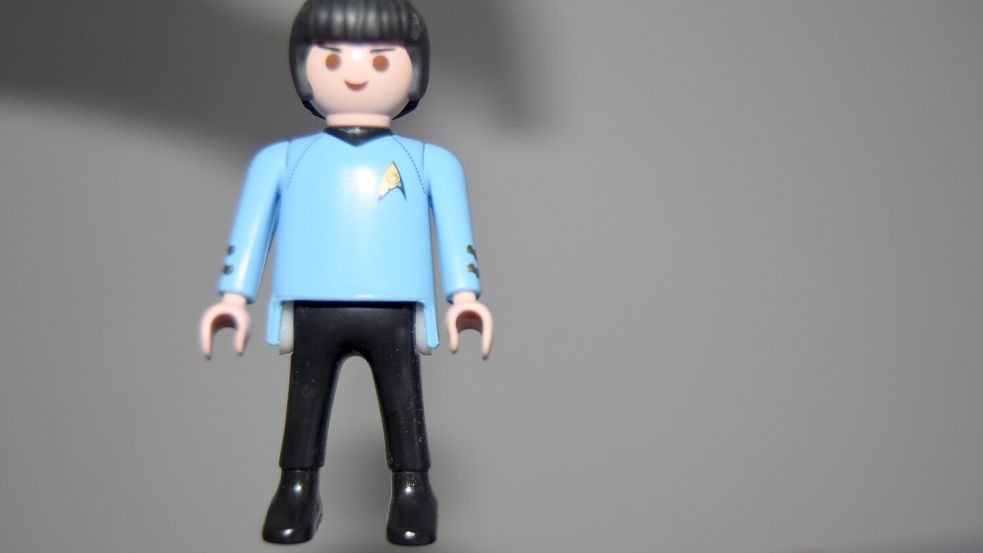 Playmobilfiguren mit Enterprise-Outfit lassen sich ja im ortsansässigen Handel finden, aber ein richtiges Shirt für die Verkleidung als Mister Spock gab es nur im Internet. Prompt kam es zu einem Betrugsversuch. Foto: Prins