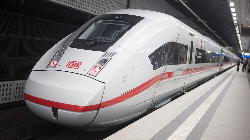 Wer postet, fährt zum halben Preis: Die Deutsche Bahn hat das erste „Tiktok-Ticket“ gestartet. Foto: dpa/Sebastian Gollnow