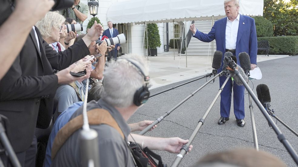 Bei einer Pressekonferenz sorgte US-Präsident Trump mit einem vulgären Ausruf gegen Israel und Iran für Aufsehen. Foto: dpa/AP