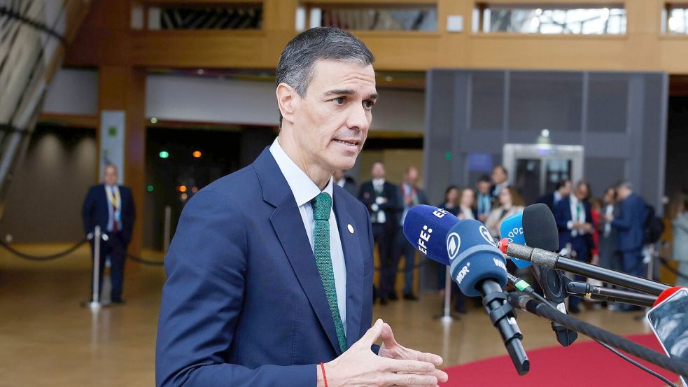 Sánchez ist im Umgang mit Israel nicht auf dem Kurs von Merz. Foto: Omar Havana/AP/dpa