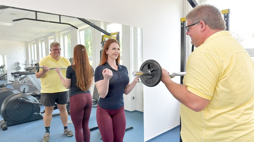 Jan-Niklas Fresemann hat seine Ernährung umgestellt, bewegt sich deutlich mehr im Alltag – und macht regelmäßig Sport. Unter anderem mit seiner Trainerin Nicole Holz. Foto: Ortgies