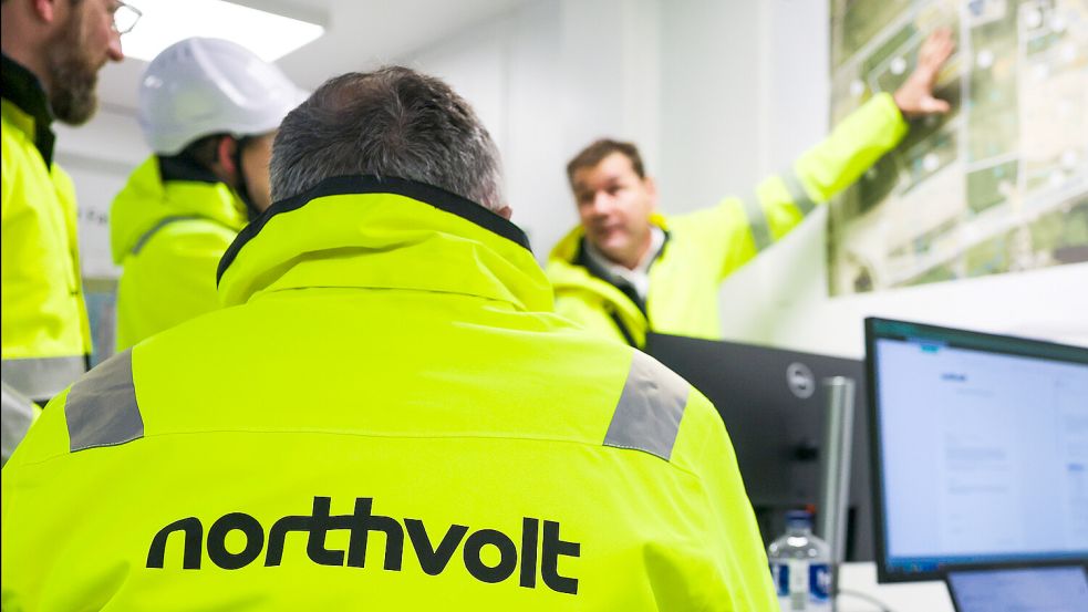 Mitarbeiter der Firma Northvolt. Foto: Frank Molter/dpa