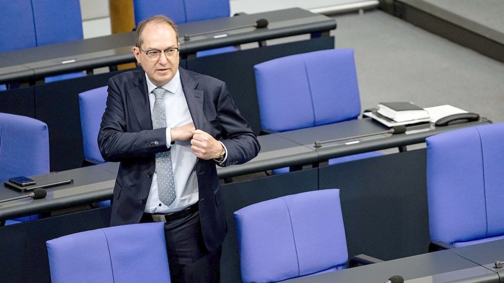 Von Grünen und Linken gab es harsche Kritik an dem Vorhaben von Alexander Dobrindt (CSU). Foto: Fabian Sommer/dpa