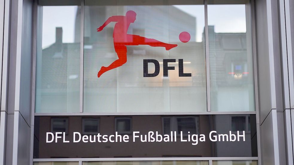 Die Deutsche Fußball Liga hat die Spielpläne für die 1. und 2. Liga veröffentlicht. Foto: Frank Rumpenhorst/dpa