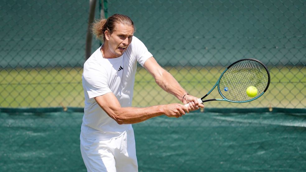 Alexander Zverev schuftet im Training für Wimbledon. Foto: John Walton/PA Wire/dpa