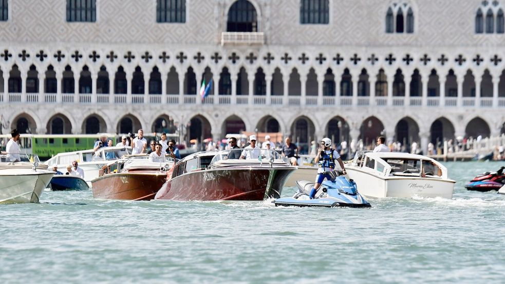 Mit dem Wassertaxi ging es für Lauren Sánchez auf die Insel San Giorgio. Foto: Luigi Costantini/AP/dpa