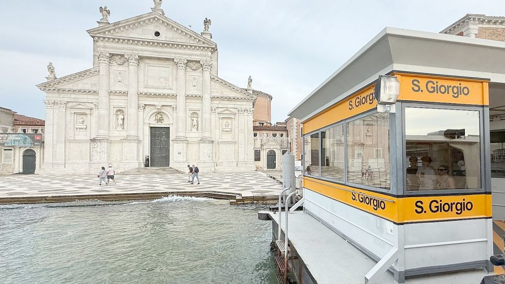 Die Kirche auf der Laguneninsel San Giorgio. Foto: Christoph Sator/dpa