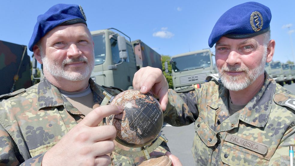 Heinz Veddeler (links) und Tobias Palkoska haben beide schon mehrere Auslandseinsätze bestritten. Foto: Klaus Ortgies