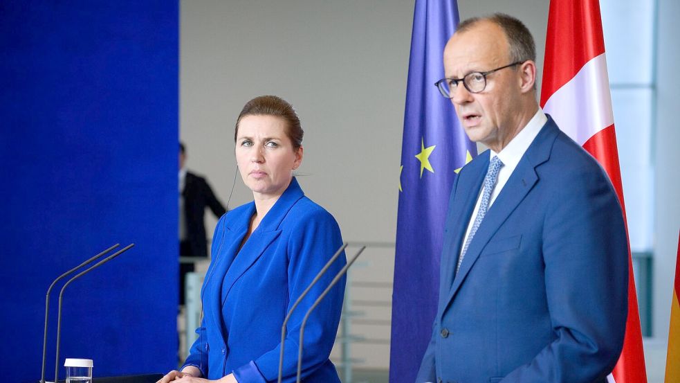 Dänemarks Ministerpräsidentin Mette Frederiksen, hier jüngst nach einem Gespräch mit Kanzler Merz. (Archivbild) Foto: Bernd von Jutrczenka/dpa