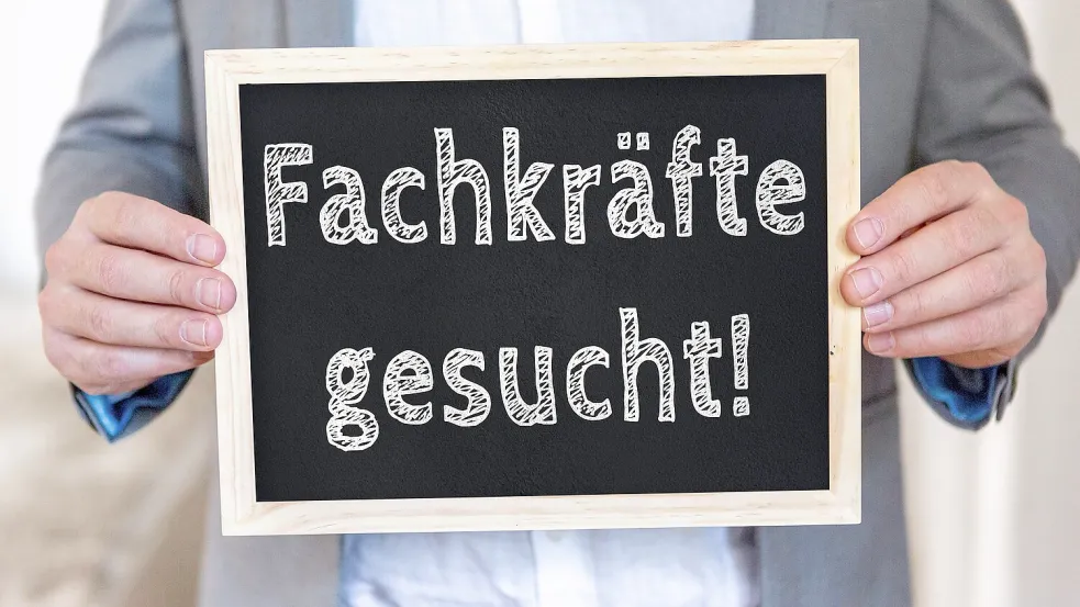 Ob in der Pflege, im Handwerk oder für IT-Lösungen: Deutschland braucht Fachkräfte. Die können auch aus dem Ausland kommen, doch die Hürden sind groß. Foto: IMAGO/Bihlmayerfotografie