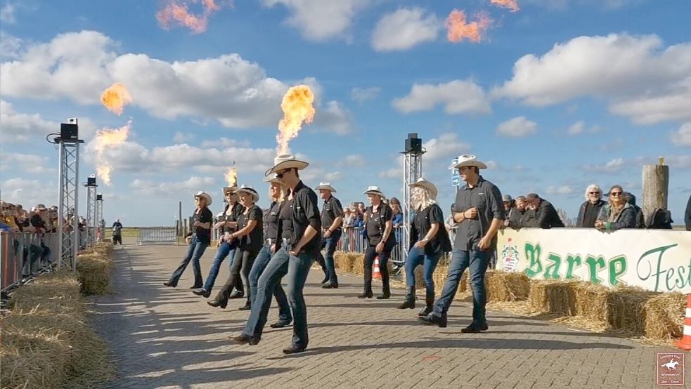 Die Lonesome Rider Ostfriesland werden bei dem Musikfestival am Rhauderfehner Markt auftreten und zum Line Dance einladen. Foto: KAM