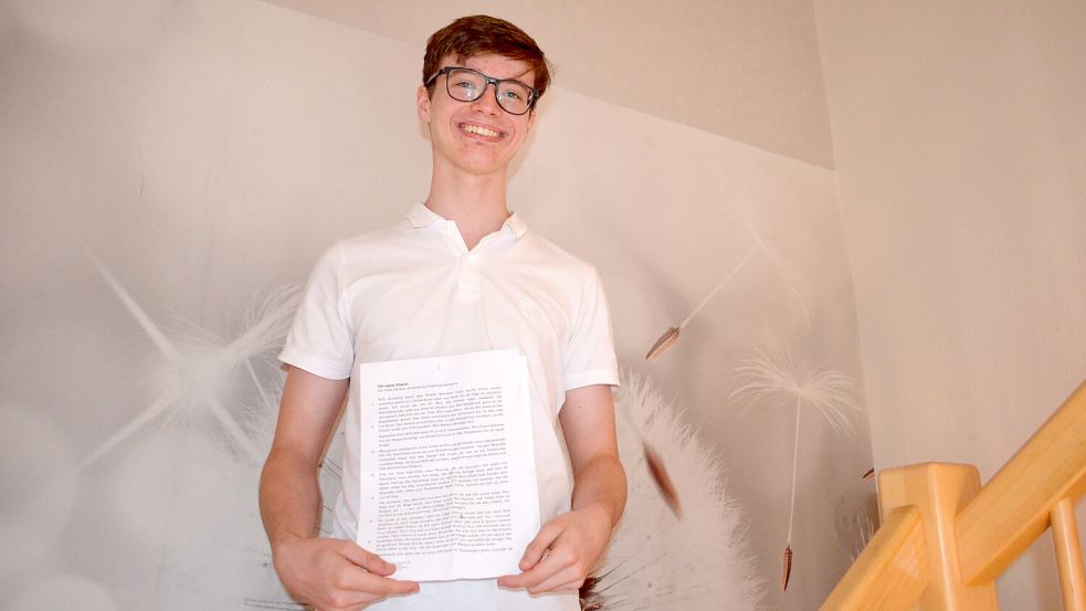 Tom Henken wurde jetzt als bester Saterfriesisch-Vorleser im ganzen Bundesland Niedersachsen ausgezeichnet. Der 15-jährige Gymnasiast aus Ramsloh trug beim Plattdeutsch-Wettbewerb in Hannover einen Text von Ubbo Gerdes vor, den die Strücklingerin Ingeborg Remmers ins Saterfriesische übersetzt hatte. Foto: Astrid Fertig