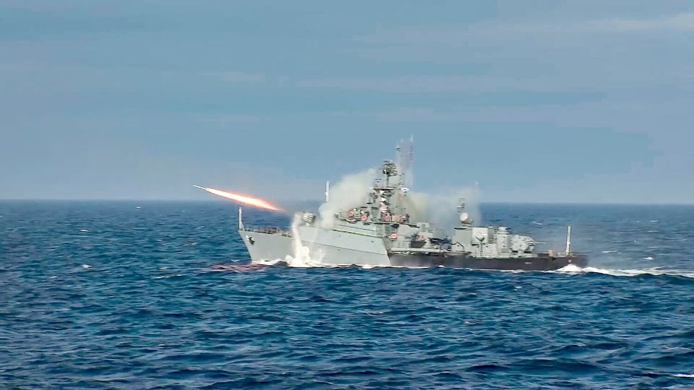 Der getötete General war erst im März von Kremlchef Wladimir Putin zum stellvertretenden Oberbefehlshaber der Marine ernannt worden. (Symbolbild) Foto: Uncredited/Russian Defense Ministry Press Service/AP/dpa