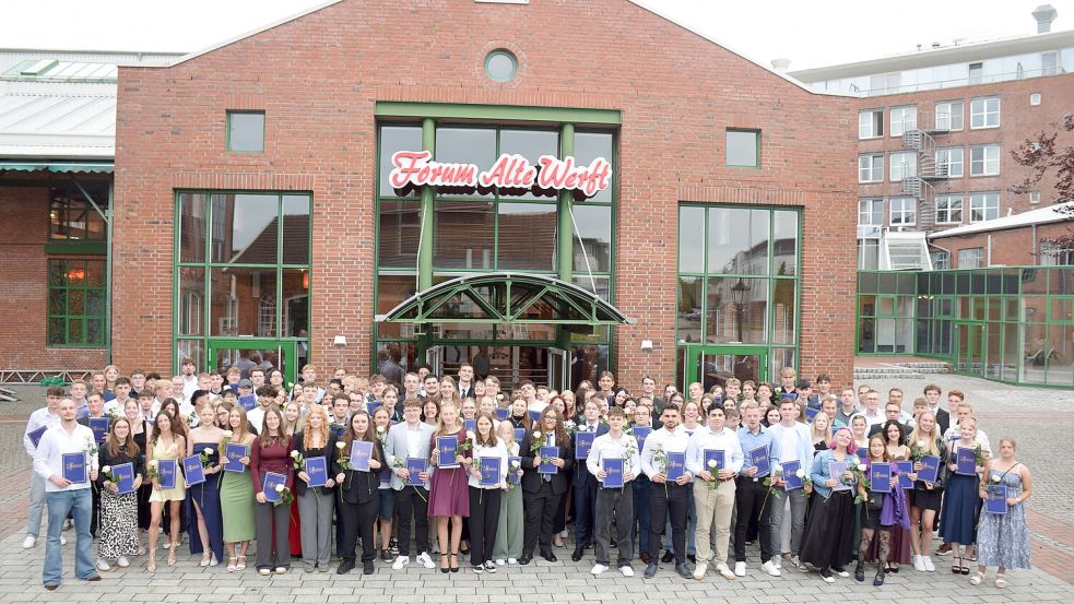 Das sind die Abiturienten 2025 des Gymnasiums Papenburg. Gymnasium Papenburg Foto: Gymnasium Papenburg