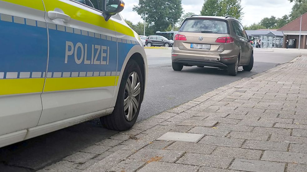 Die Polizei rückte am Donnerstag gegen 9.50 Uhr zu einem Unfall auf der Rhauderwieke an der Ecke Pastor-Nellner-Straße aus. Foto: Daniel Grüneke
