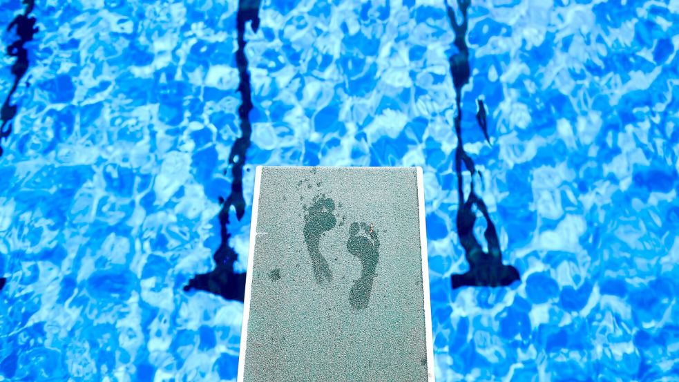 Sicherheit im Freibad für alle - das ist das Ziel. Foto: Julian Stratenschulte/dpa