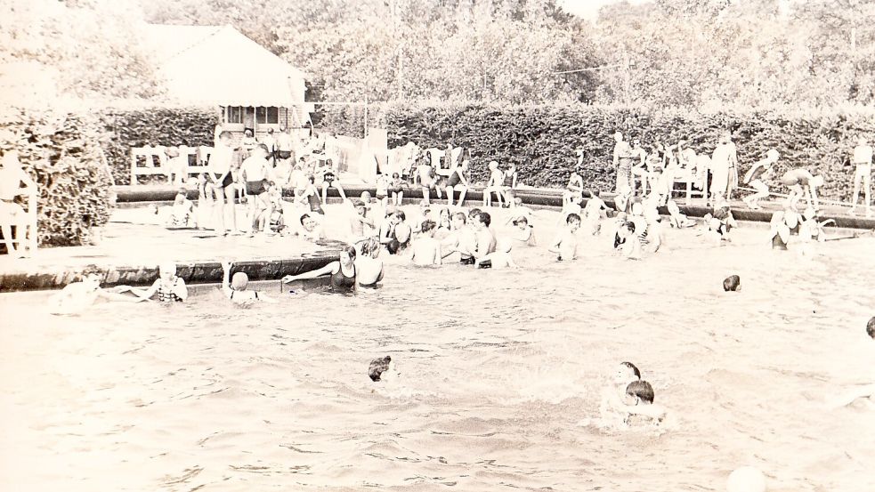 Das Freibad war im Sommer – das Bild stammt aus dem Jahr 1966 – bei warmen Temperaturen gut besucht. Fotos: GA-Archiv