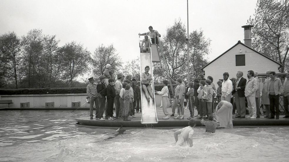 Die Rutsche kam erst im Sommer 1986 ins Freibad.
