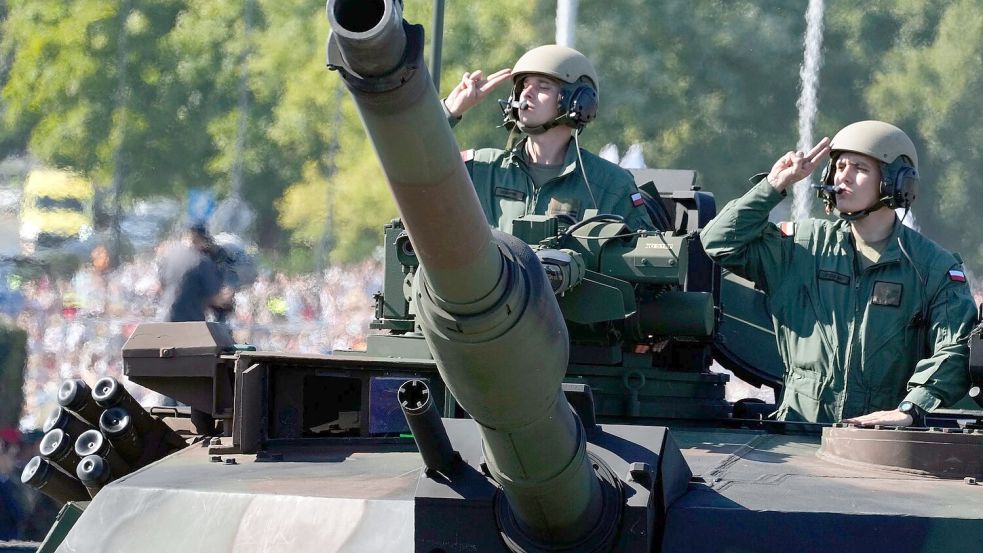 Soldaten der polnischen Armee. Die Streitkräfte werden den Grenzschutz bei Kontrollen an der Grenze zu Deutschland und zu Litauen unterstützen. (Archivbild) Foto: Czarek Sokolowski/AP/dpa