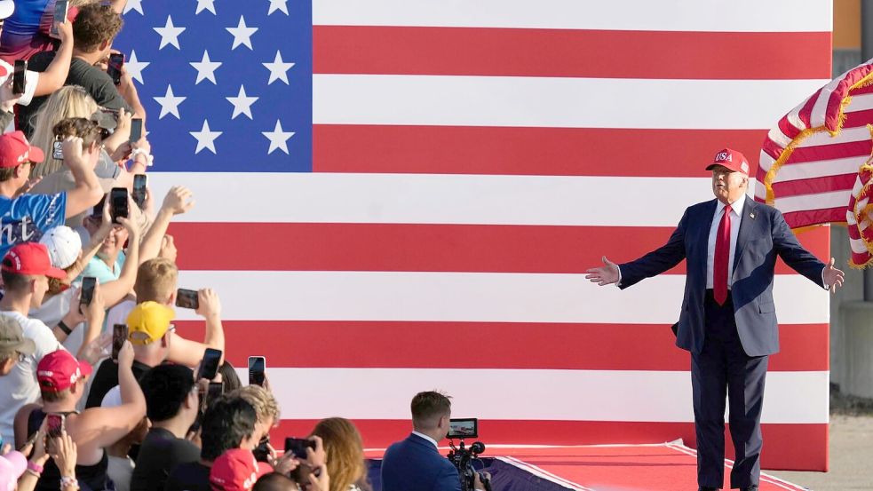 Trump hat innenpolitisch einen wichtigen Erfolg erzielt. Foto: Charlie Neibergall/AP/dpa