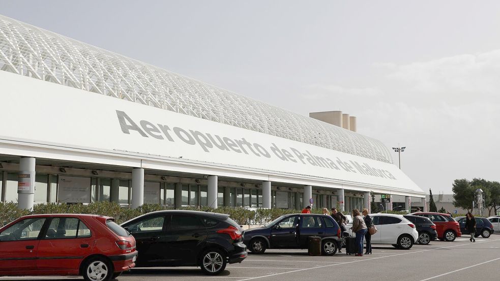 Bei der Evakuierung eines Flugzeugs in Palma de Mallorca wurden mehrere Menschen verletzt. (Archivfoto) Foto: Clara Margais/dpa