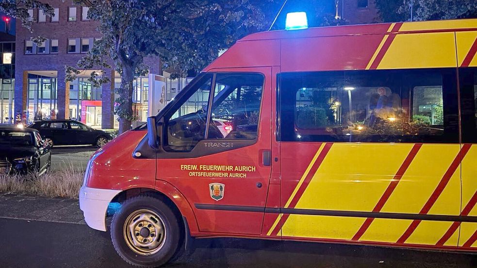 Am Freitagabend gab es einen Feuerwehreinsatz am Auricher Krankenhaus. Foto: Jutta Martens