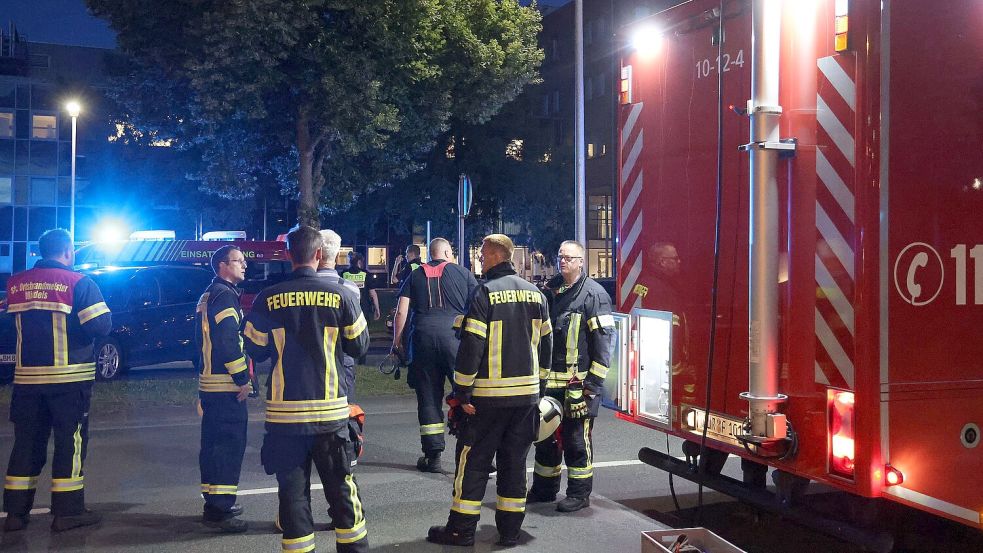 Insgesamt rückten 173 Feuerwehrleute aus sieben Ortsfeuerwehren zur UEK aus. Foto: Volker Altrock