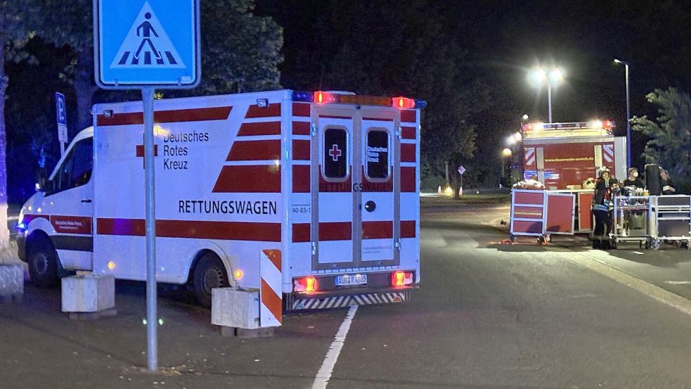 Der Rettungsdienst des Landkreises hatte alle verfügbaren Fahrzeuge nach Aurich geschickt. Dabei wurde die Versorgung in der Fläche aber aufrechterhalten. Zur Verstärkung wurden Kräfte von DRK und Johannitern hinzugerufen. Foto: Karin Böhmer